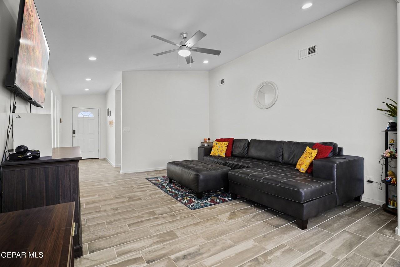 15220 Apex Ct - Photo 6 of 31