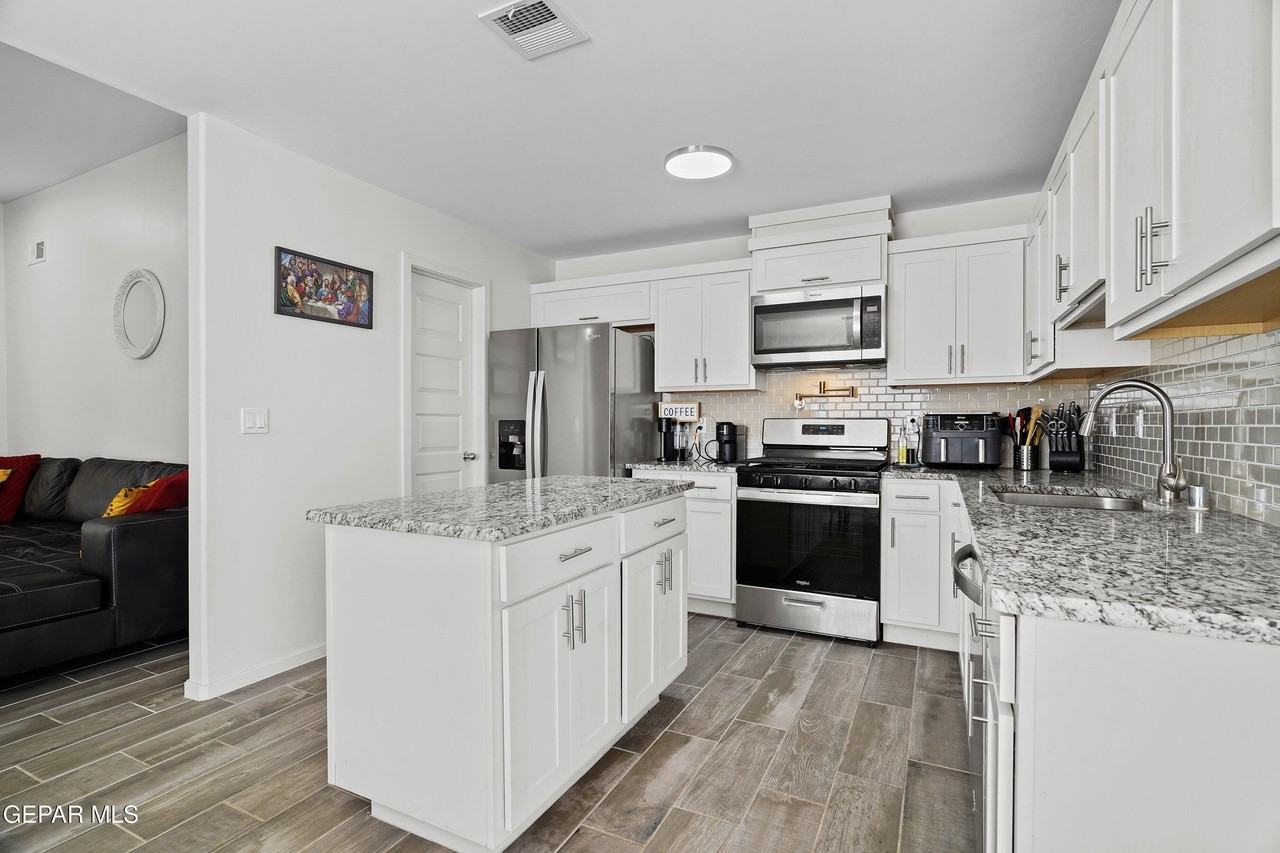 15220 Apex Ct - Photo 7 of 31
