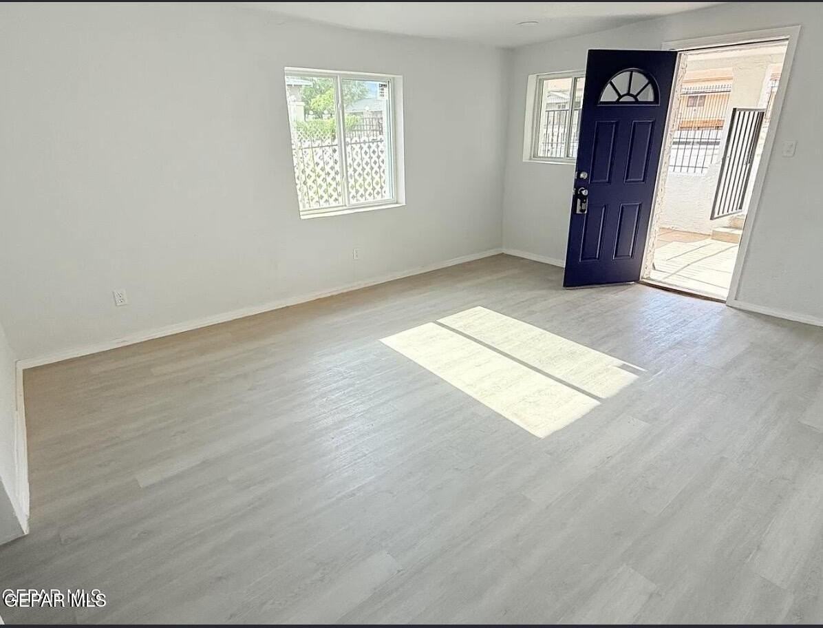 5658 Dailey Ave - Photo 4 of 15