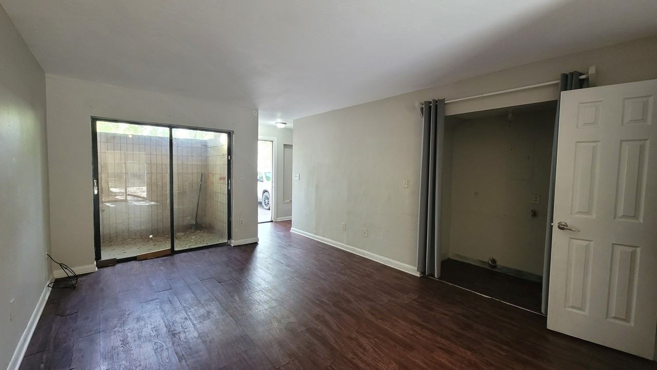 513 Sw 68th Ter #1 - Photo 4 of 14