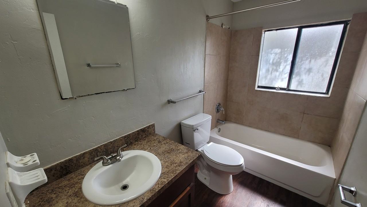 513 Sw 68th Ter #1 - Photo 7 of 14