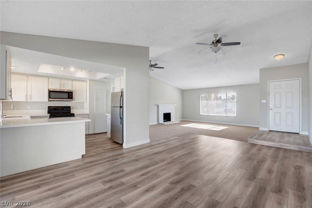 1784 Crest Ave - Photo 4 of 20