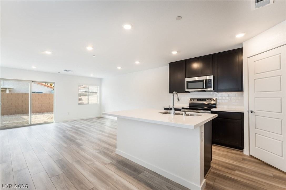 2112 Abraham Ave - Photo 3 of 18
