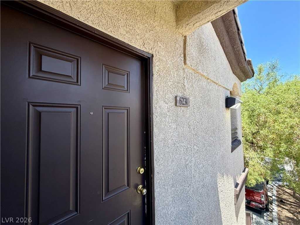 2291 W Horizon Ridge Pkwy #6231 - Photo 4 of 30