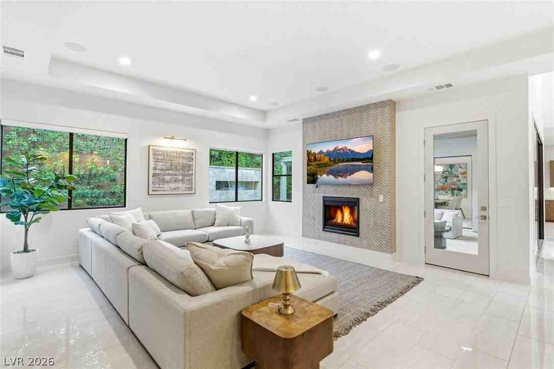 75 Pristine Glen St - Photo 5 of 50