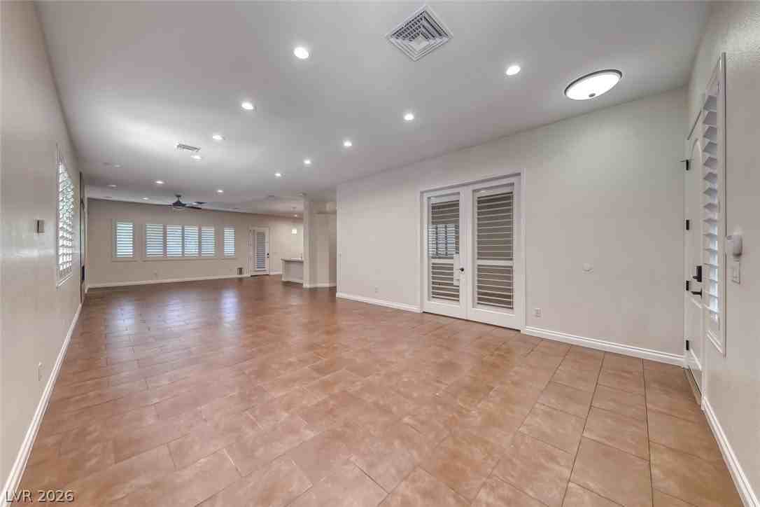 2122 Mooreview St - Photo 5 of 47