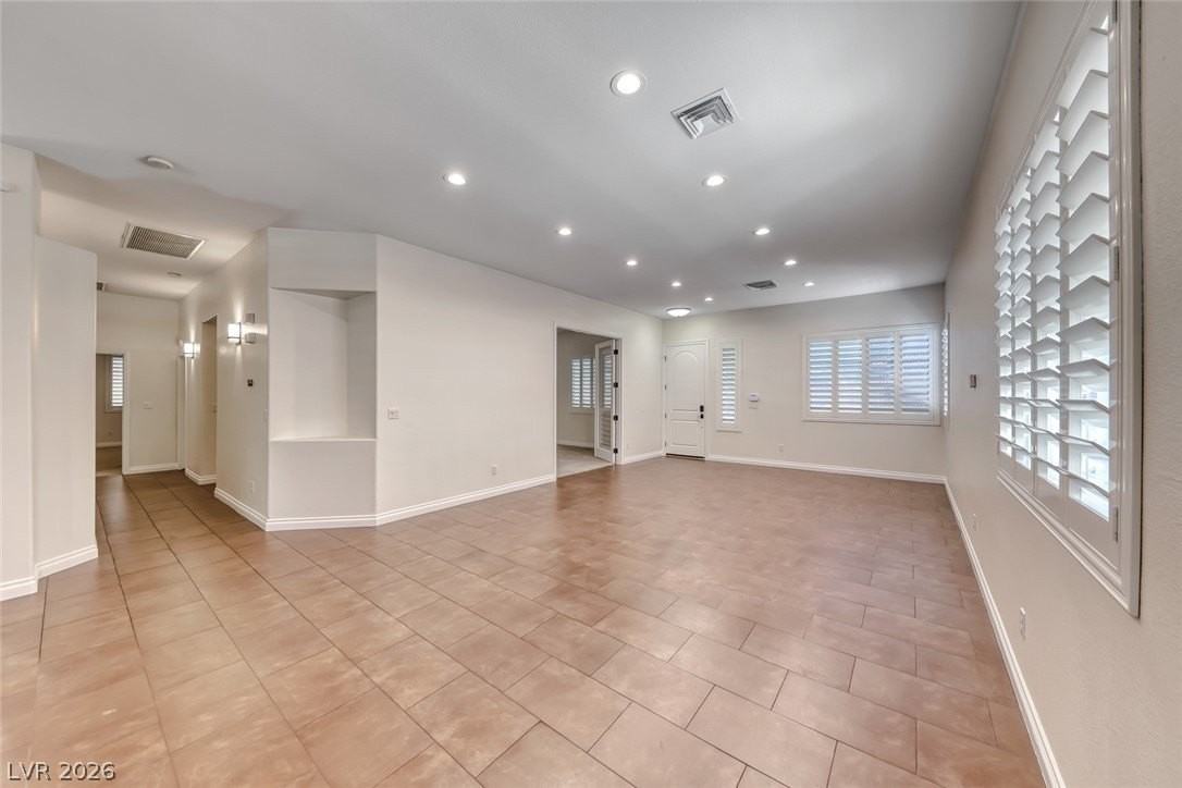 2122 Mooreview St - Photo 6 of 47