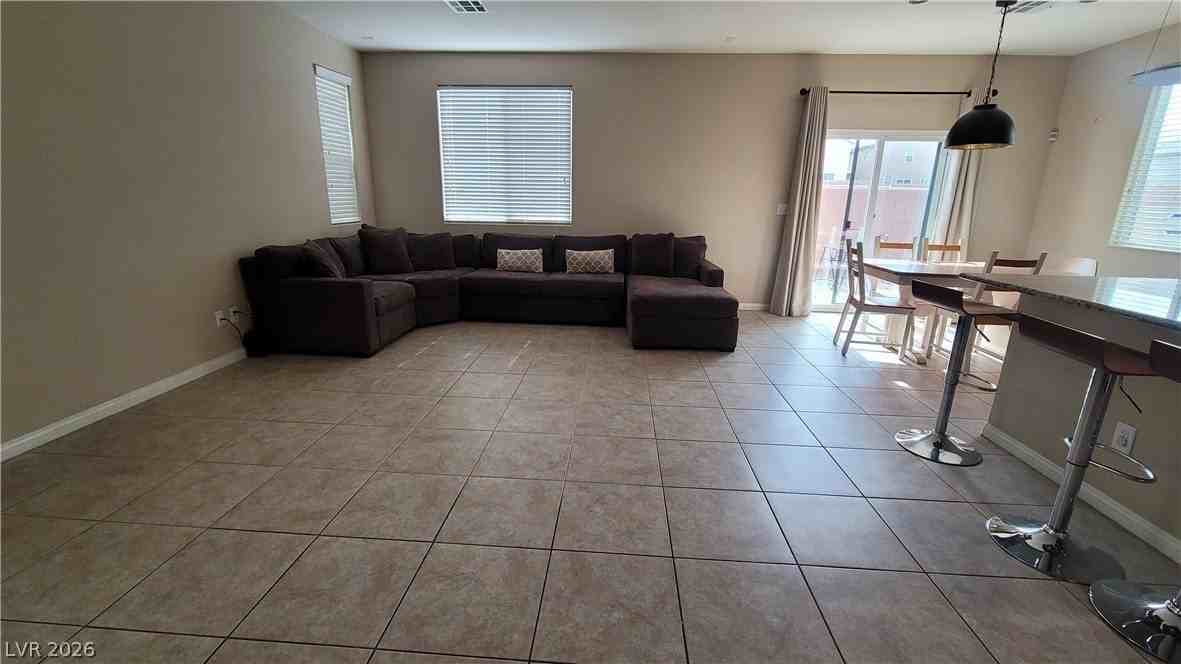 5623 Bishop Flowers St - Photo 4 of 49