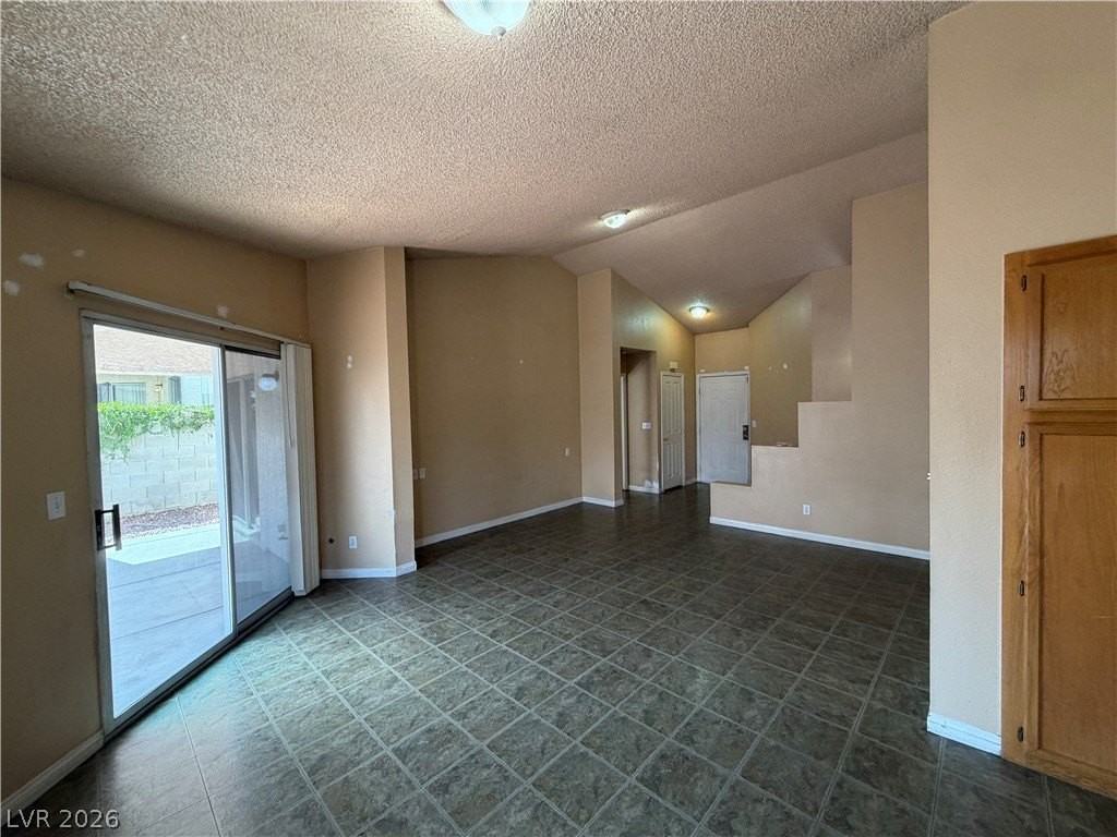 6621 Silvery Ave - Photo 6 of 23