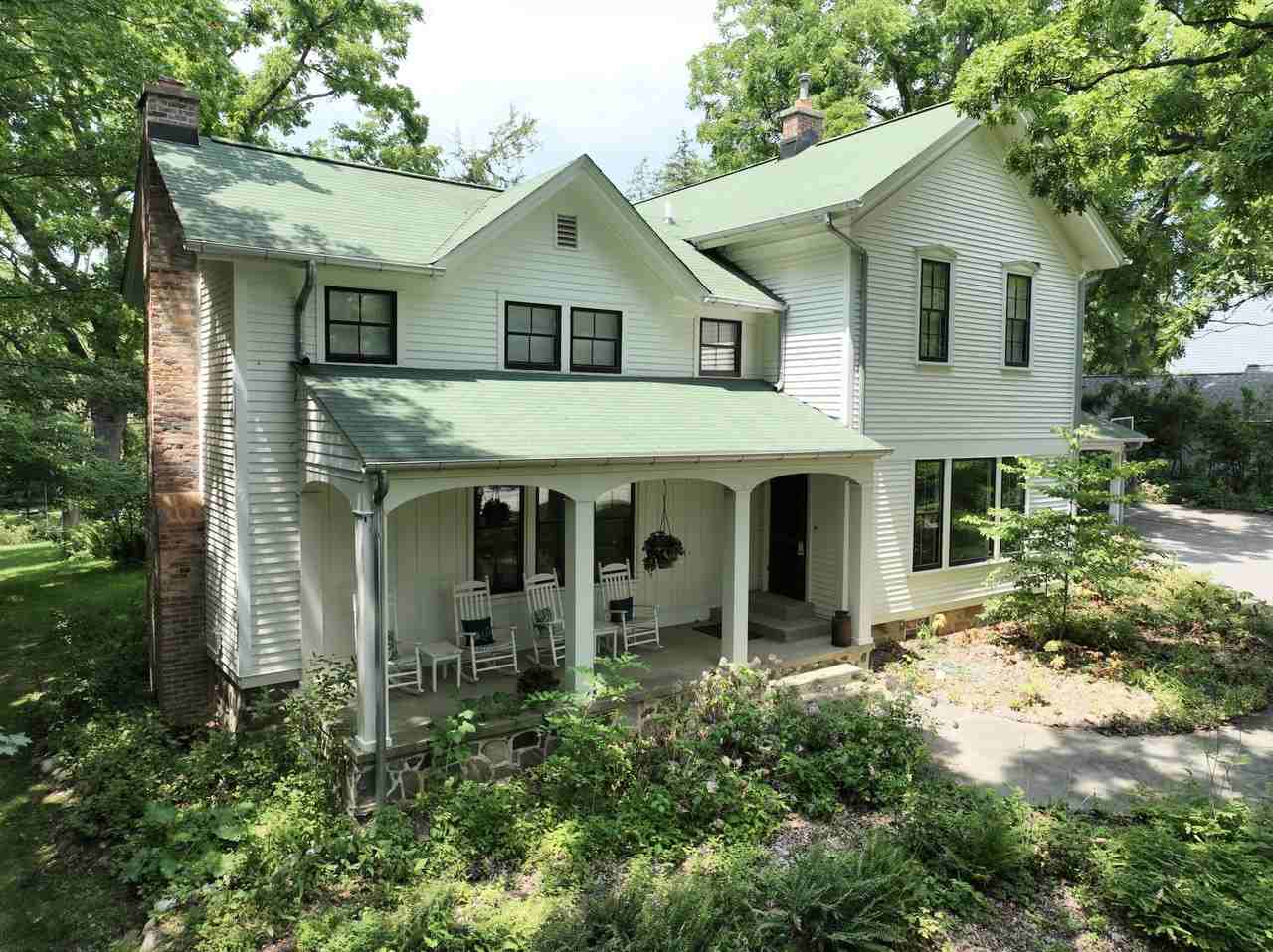 941 Newport Rd - Photo 2 of 33