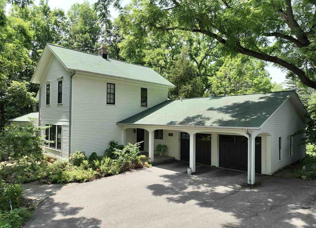941 Newport Rd - Photo 3 of 33