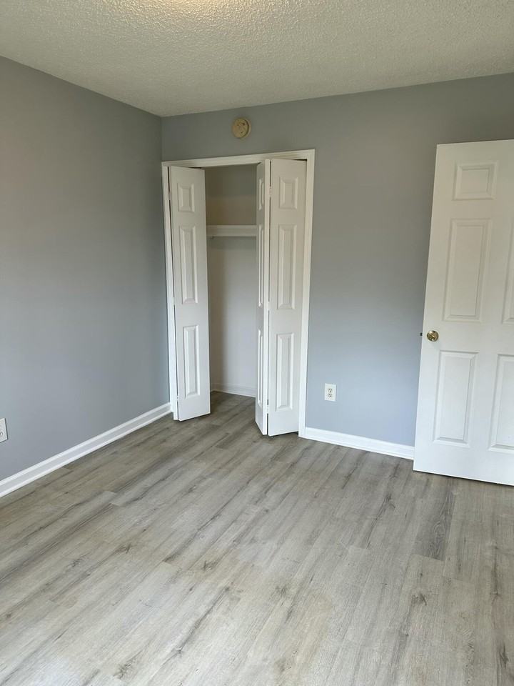 7060 Victory Ave - Photo 4 of 6