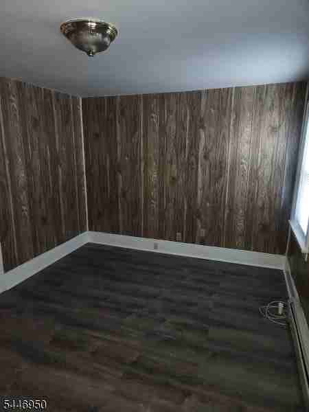 476 E 33rd St #3 - Photo 2 of 4