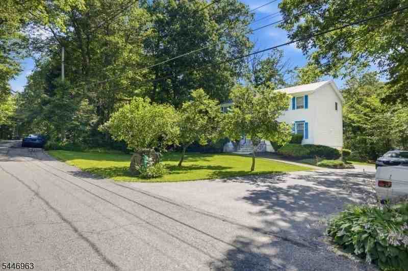 2057 Lakeside Dr W - Photo 3 of 44
