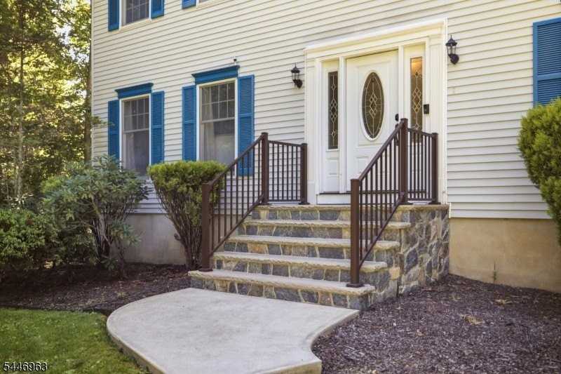 2057 Lakeside Dr W - Photo 5 of 44