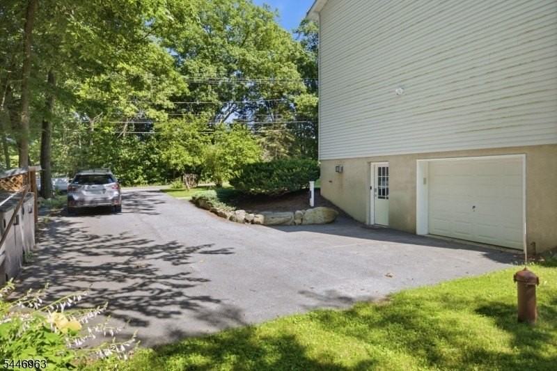 2057 Lakeside Dr W - Photo 6 of 44