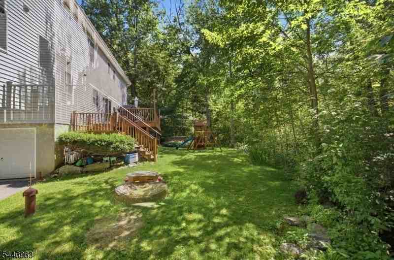 2057 Lakeside Dr W - Photo 7 of 44