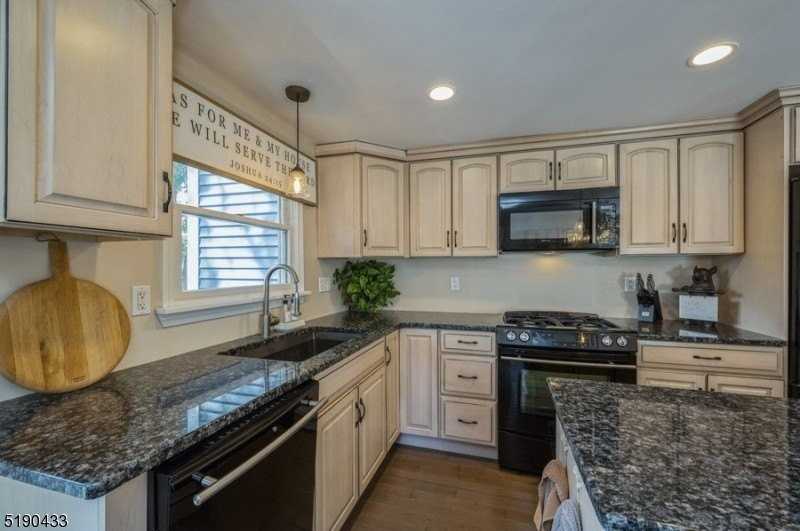 32 Beechwood Rd - Photo 6 of 29