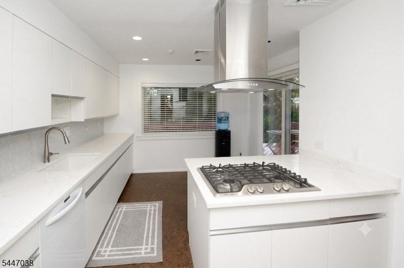 38 Griswold Pl - Photo 4 of 16