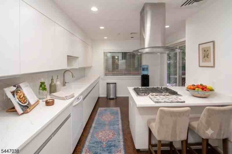 38 Griswold Pl - Photo 6 of 16