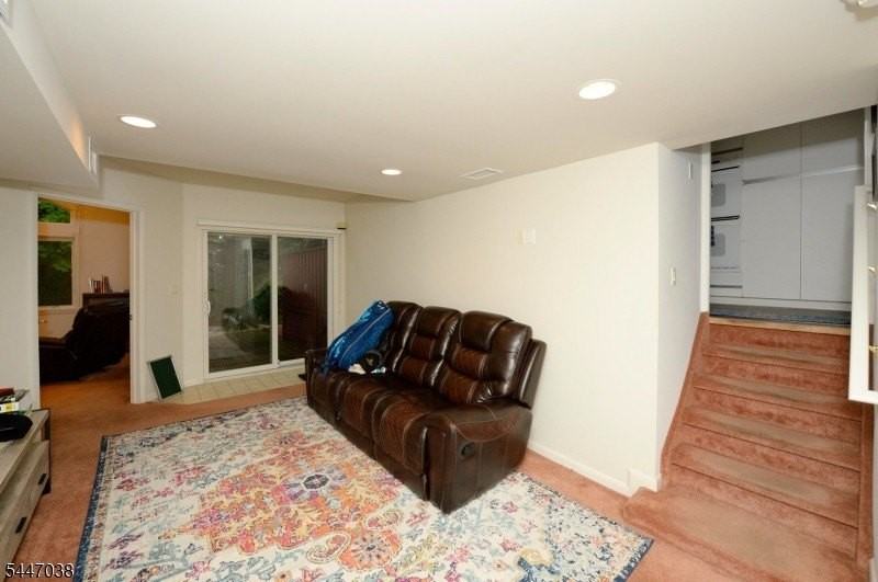 38 Griswold Pl - Photo 7 of 16