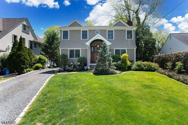 30 Gates Ave - Photo 2 of 37