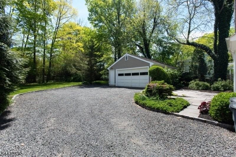 30 Gates Ave - Photo 3 of 37