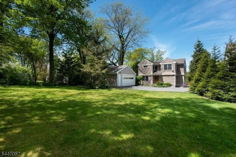 30 Gates Ave - Photo 5 of 37