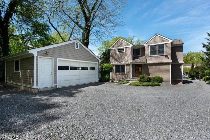 30 Gates Ave - Photo 6 of 37