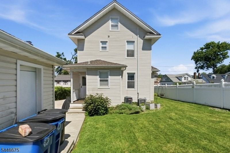 21 Mildred Ter - Photo 4 of 33