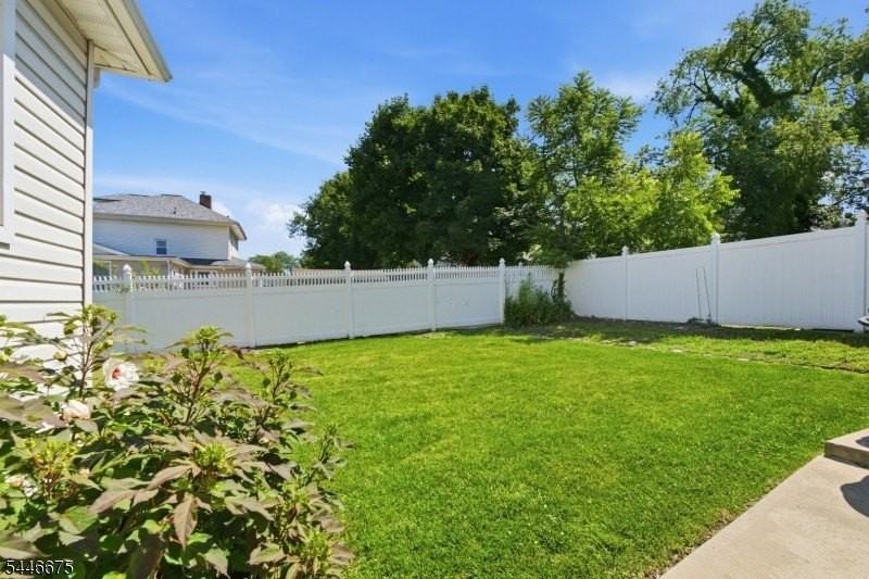 21 Mildred Ter - Photo 6 of 33