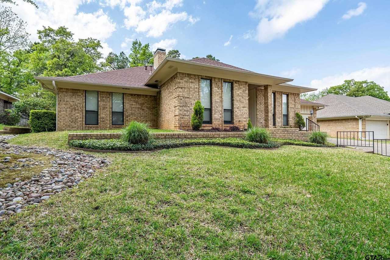 4913 Pine Knoll St - Photo 2 of 34