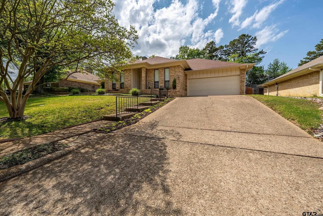 4913 Pine Knoll St - Photo 4 of 34