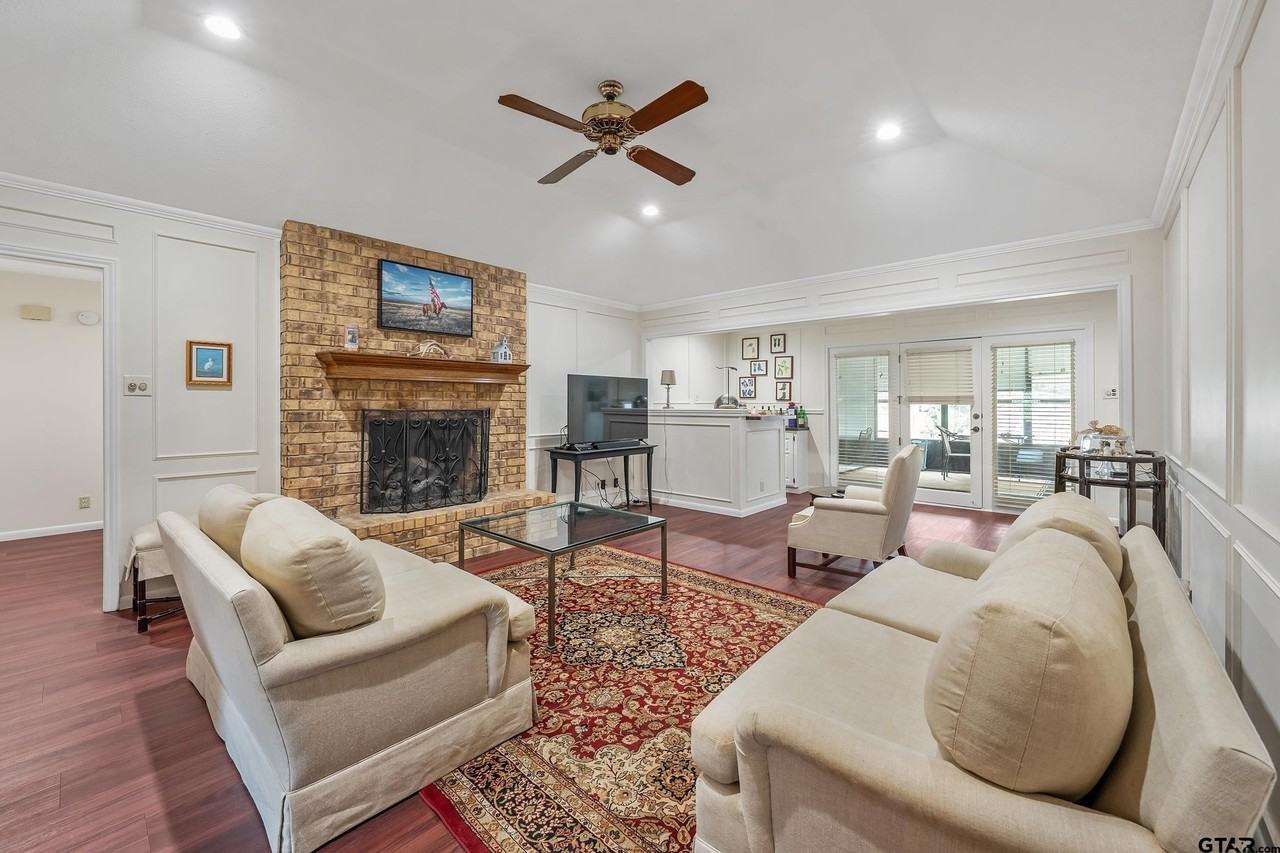 4913 Pine Knoll St - Photo 6 of 34