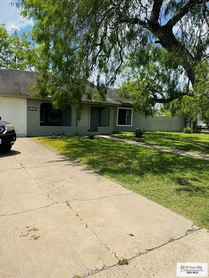 1201 Ben Lora Ln - Photo 2 of 7