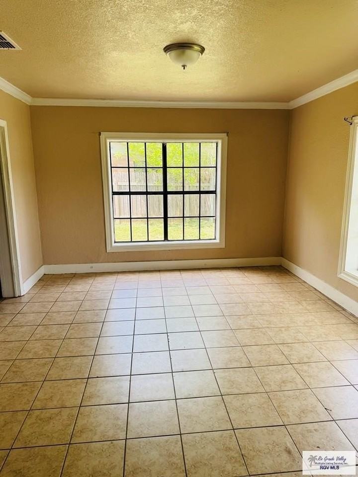 1201 Ben Lora Ln - Photo 3 of 7