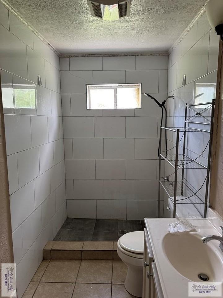 1201 Ben Lora Ln - Photo 4 of 7
