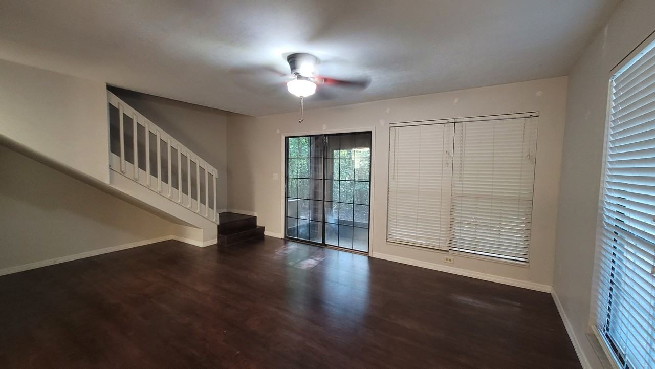 819 Sw 57th Ter #1 - Photo 3 of 13