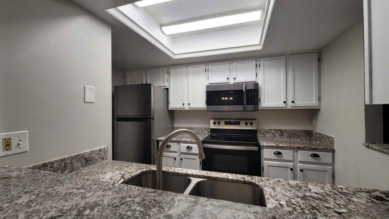 819 Sw 57th Ter #1 - Photo 5 of 13