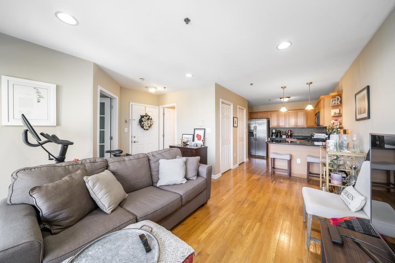 204 Jackson St #6 - Photo 4 of 17