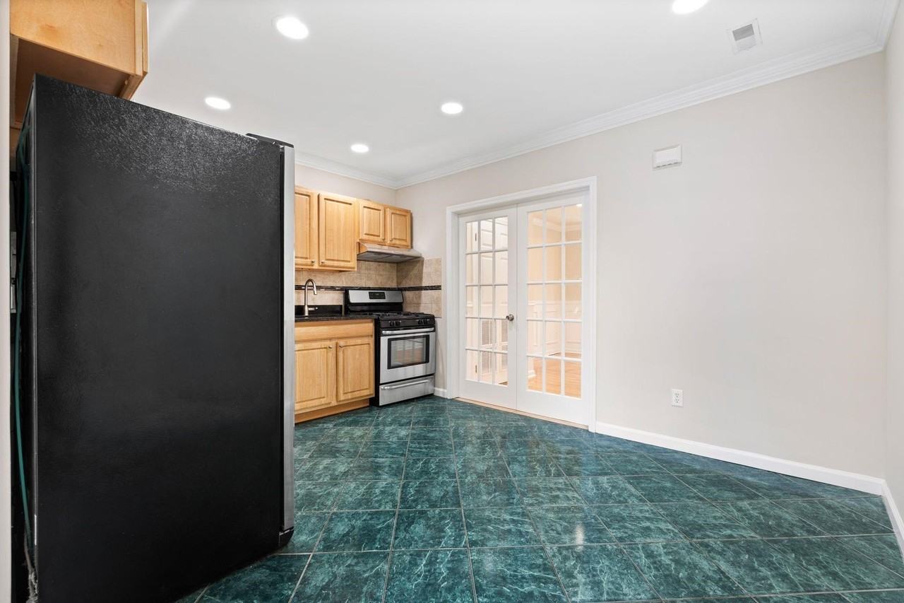 204 Dodd St #2 - Photo 4 of 23