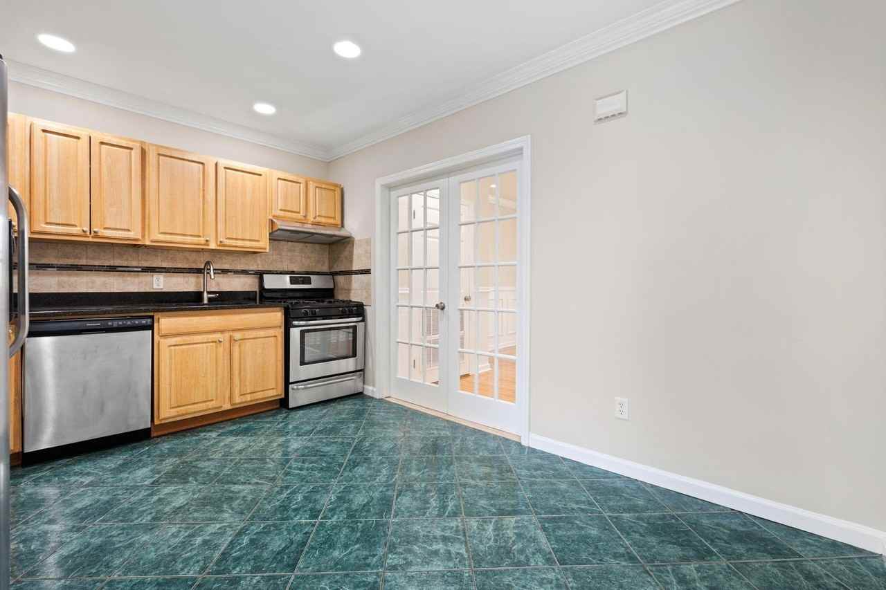 204 Dodd St #2 - Photo 6 of 23
