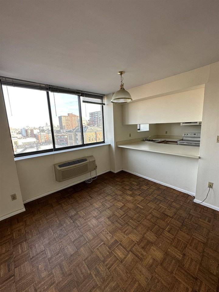 300 Newark St #8M - Photo 5 of 8