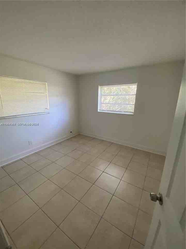 36 Ne 13th St - Photo 3 of 7