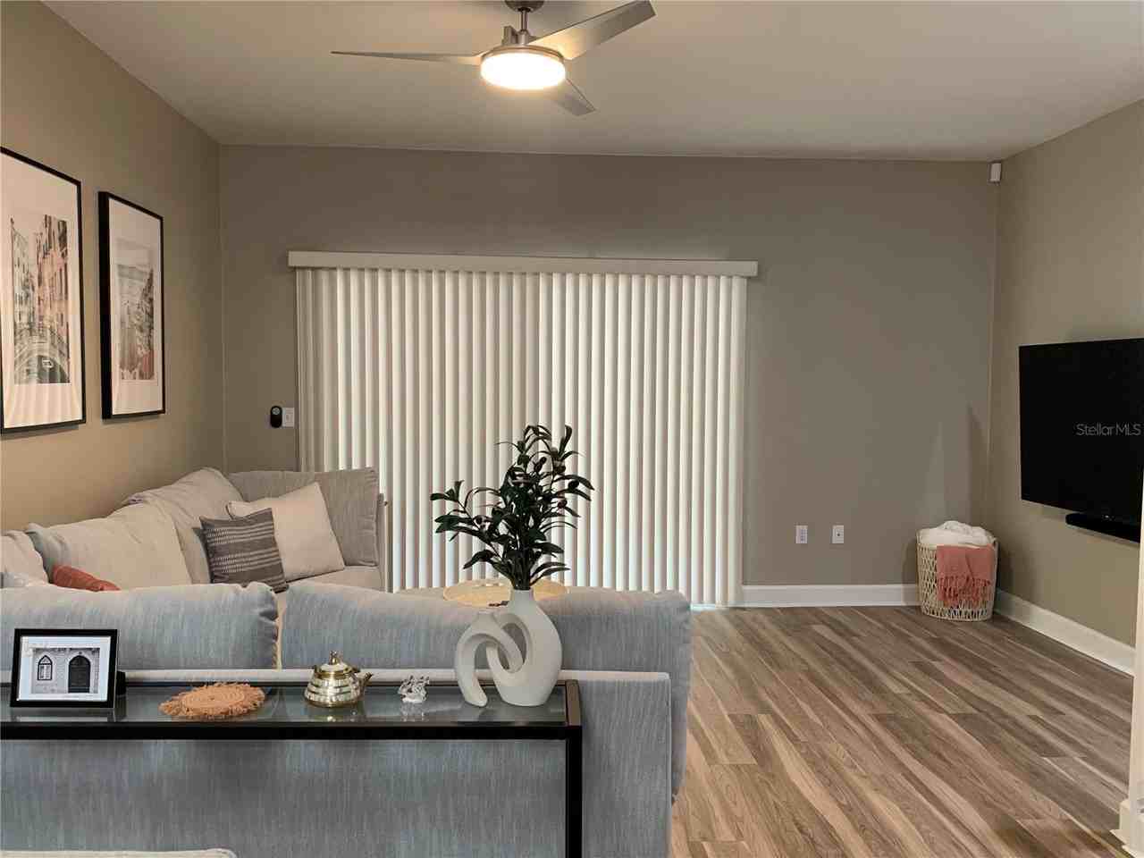 887 Nw 21st Ave #1 - Photo 6 of 37
