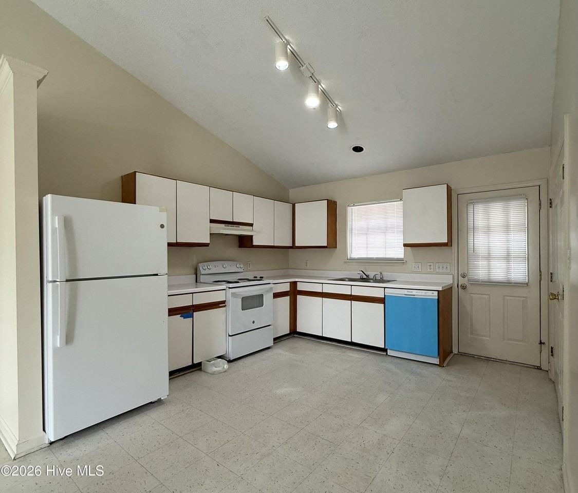 3200 Parkway Ct #B - Photo 2 of 14