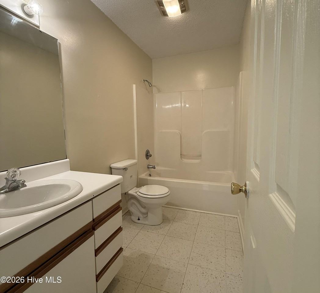 3200 Parkway Ct #B - Photo 5 of 14