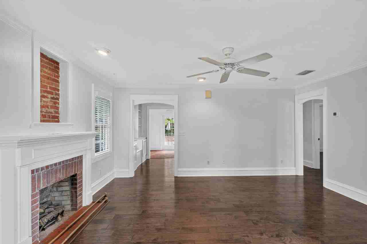 433 Se 7th St #1 - Photo 6 of 32