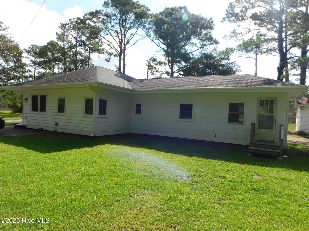 438 Pigott Rd - Photo 2 of 9
