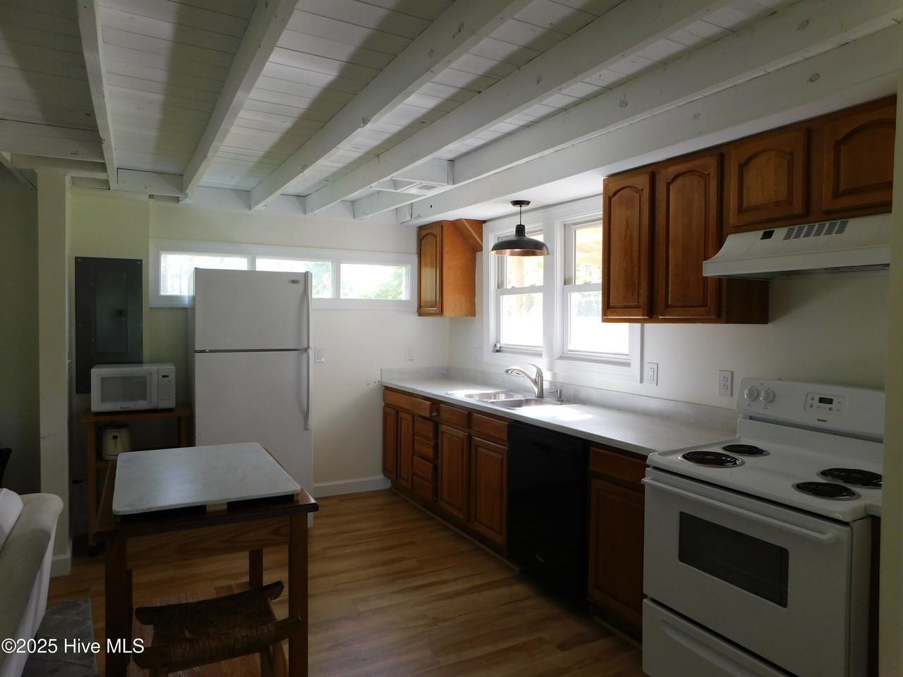 438 Pigott Rd - Photo 5 of 9